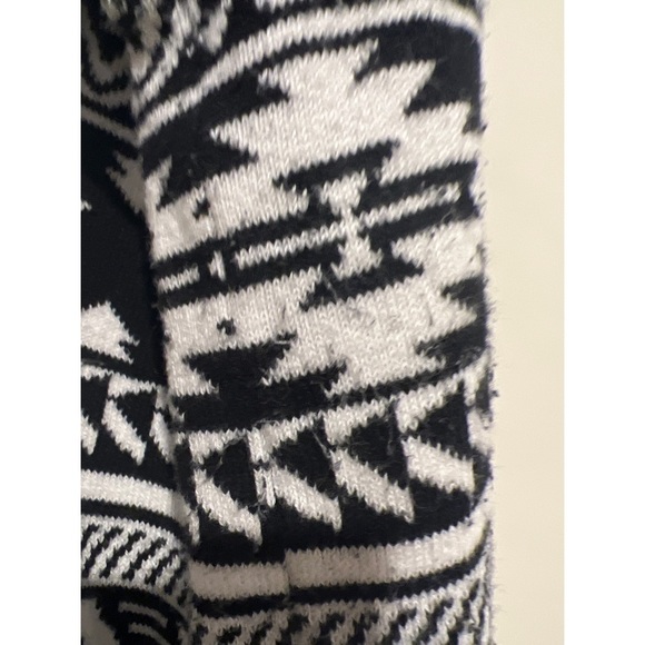 FOREVER 21 AZTEC SWEATER - SIZE M - Picture 6 of 6